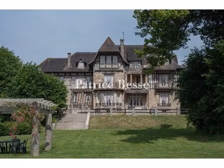à 30 min à l'ouest de paris  une vaste et élégante demeure anglo-normande de 1930 à...