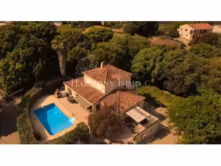 villa contemporaine avec piscine et dépendance  à 15 min de l'aéroport d'ajaccio