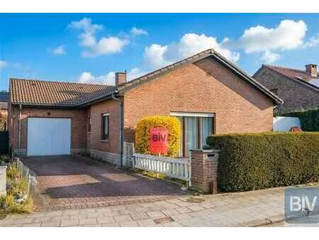 une villa de type bungalow dans un lotissement