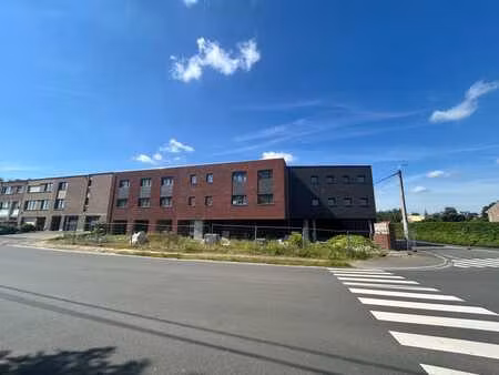 immeuble 4 appartements + 1 rez professionnel + 4 garages