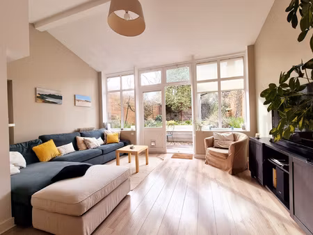 bordeaux quartier st bruno - judaique - maison pierre avec j