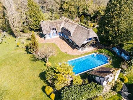 chaumière de 230 m2 avec piscine et jardin de 6000 m2 à 215min de deauvillle