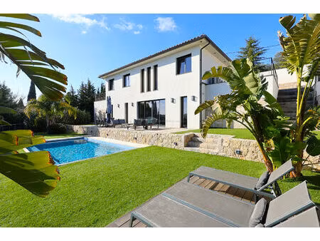villa récente le tignet 165 m² avec piscine et vue dégagée