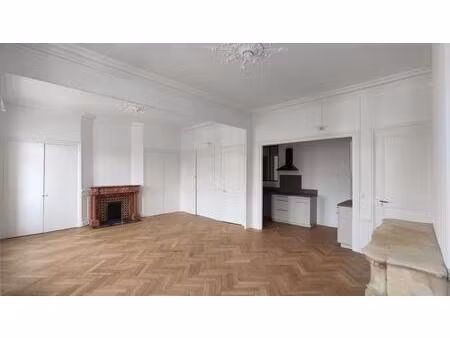 f4 lumineux haussmannien renove