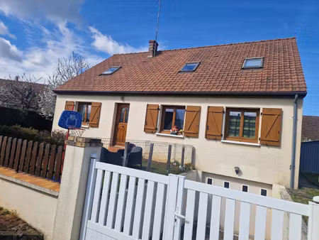 vente maison à montfort-le-gesnois (72450) : à vendre / 134m² montfort-le-gesnois