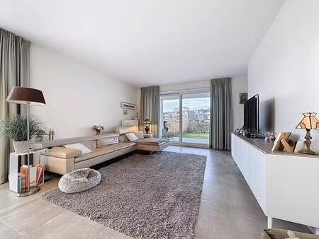 superbe appartement avec jardin  idéalement situé près de...