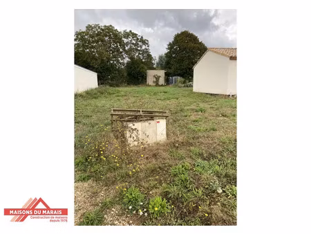 vente terrain à celles-sur-belle (79370) : à vendre / celles-sur-belle