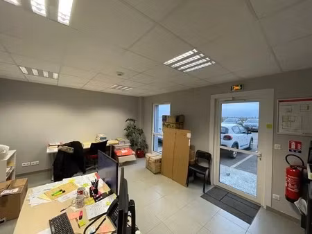 location local d'activités 351 m²