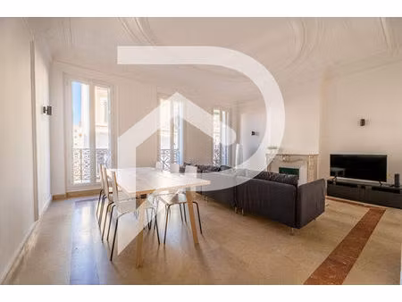 prestige de la rue breteuil : 158 m² haussmanniens pour une rentabilité annuelle de 38 400