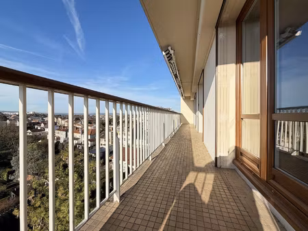 superbe t6 avec deux balcons  garage et cave