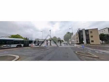 location entrepôt 85 m²