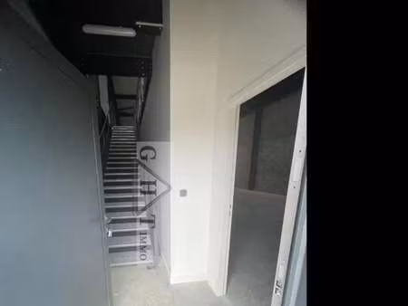 location entrepôt 185 m²