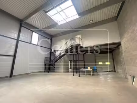 location local d’activités brignoles 83170 269m²