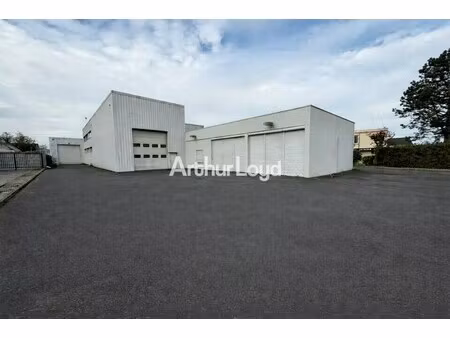 vente local d'activités 1 744 m²