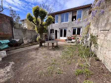 bordeaux entre nansouty et bertrand de goth maiosn pierre à