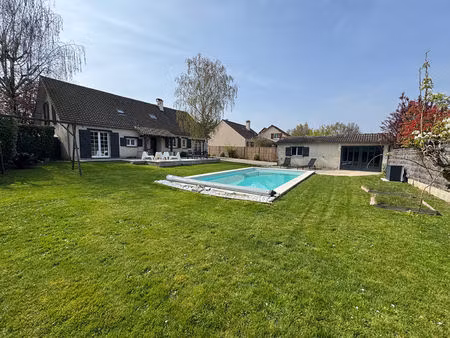très belle maison familiale années 70 avec piscine montfort l 'amaury / méré 7 pièces 216 