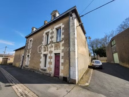 maison de caractère – 191 m² – centre de mirebeau – 4 chambres  grange et cave