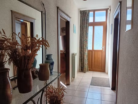 charmante demeure lumineuse située au coeur de nérondes