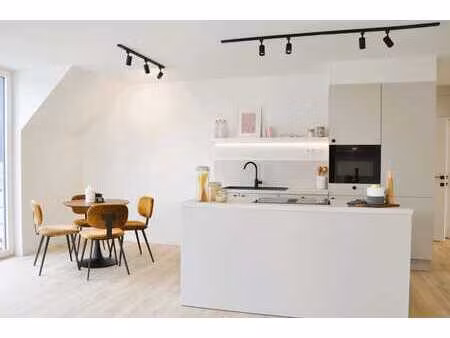 opportunité unique: app. d’angle rénové luxe à top location!