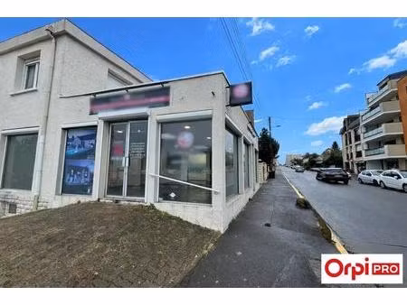 location commerce 105 m²