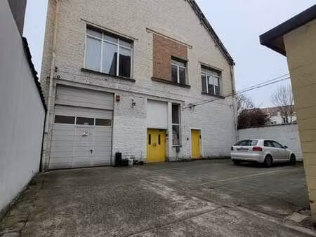 bâtiment industriel polyvalent – ± 960 m² – tour & taxis