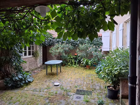 elegante maison lorraine du xviiiè et grange