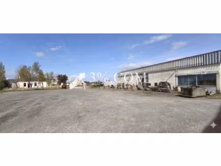 beau potentiel pour cette longère  sa grange et son bâtiment