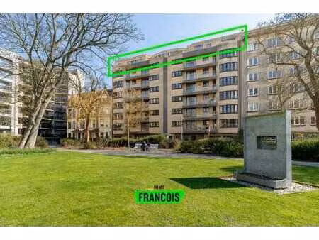 spacieux penthouse avec une magnifique vue sur la place pri…