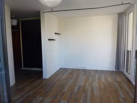 location appartement 1 pièce 34 m² à elancourt (78990)  677 €