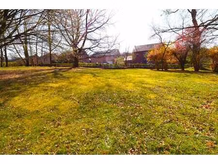 magnifique terrain constructible idéalement situé. 1370m²