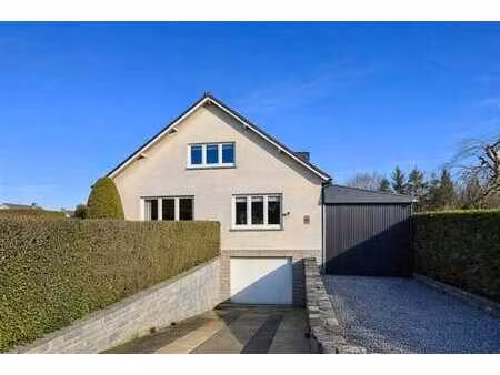 villa familiale dans le village de beuzet