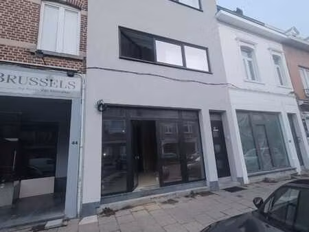 commerce rénové 150m² + jardin 40m² – centre