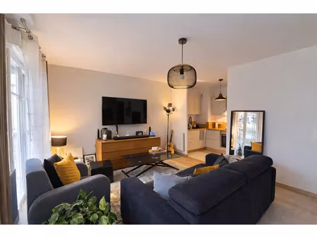 location appartement 2 pièces 41 m² à bussy-saint-georges (77600)  990 €