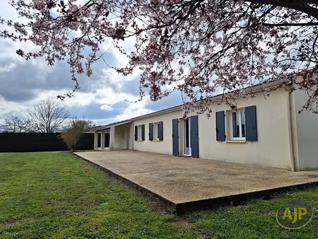 location maison 5 pièces 117.52 m² à plassac (17240)  890 €