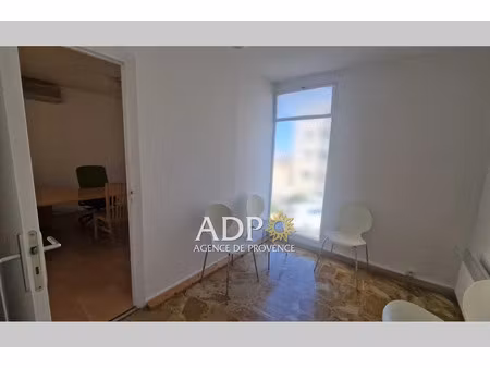 location locaux professionnels 30.4 m² à grasse (06130)  510 €