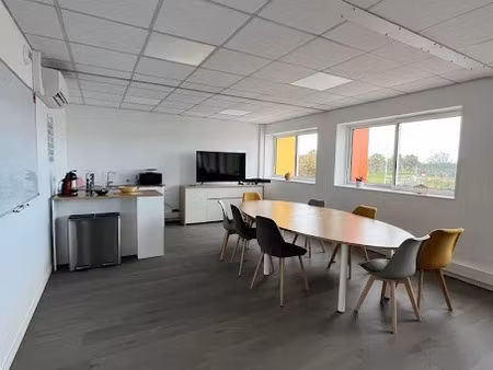 location locaux professionnels 98 m² à essarts en bocage (85140)  1 340 €