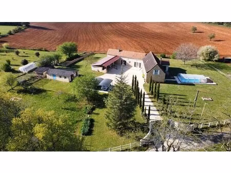 belle propriété de 5 hectares avec piscine