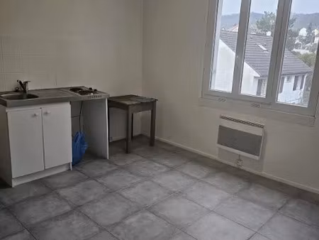 location appartement 1 pièce 15 m² à chanteloup-les-vignes (78570)  580 €