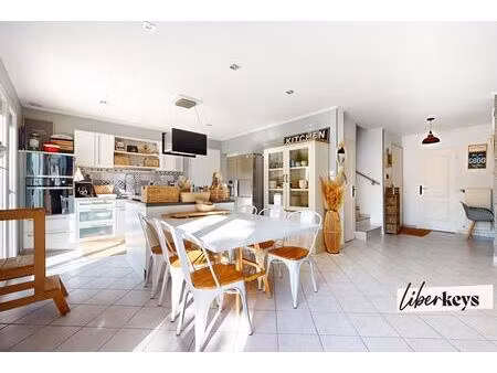 maison individuelle familiale 6 pièces - terrain de 500 m² avec piscine et terrain de péta