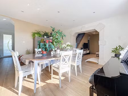 maison avec 4 chambres  jardin et piscine à trieux