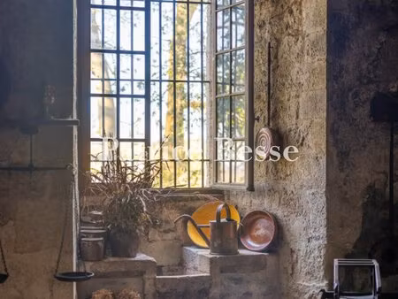 dans le gers  à proximité d'une cité historique  un château inscrit mh  ses dépendances et