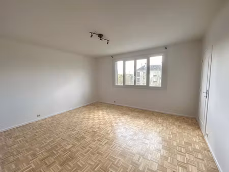 appartement de 2 pieces a vendre a plaisir - centre ville