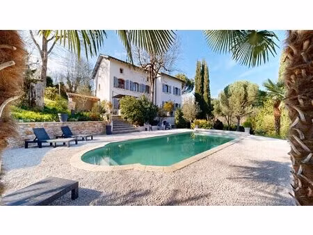 maison de caractère t5 de 286 m² avec piscine et cadre naturel