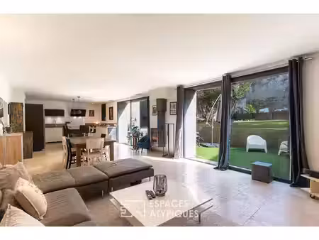 rare : villa contemporaine avec piscine à l'abri des regards