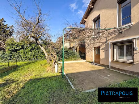 maison divisée en 3 appartements avec jardin - la plaine santy