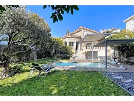 l’oasis secrète du mont boron : le charme niçois a l'etat pur pour cette maison