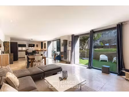 rare : villa contemporaine avec piscine à l'abri des regards