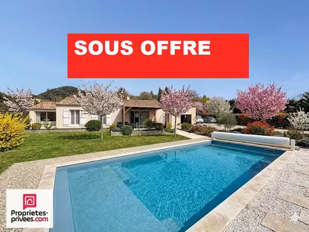 villa t5 avec piscine et garage sur 2565 m² de terrain plat et clos