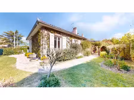 havre de paix : grande maison familiale et son magnifique jardin
