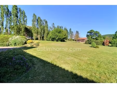 propriété d’exception (205 m²) : autonomie énergétique  8 chambres et parc de 6 000 m² ent